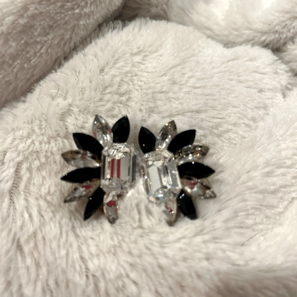 VINTAGE SWAROFSKI BLK & CLEAR CRYSTAL EARRING WITH LARGE SQUARE CENTER-SALE - Picture 9 of 12